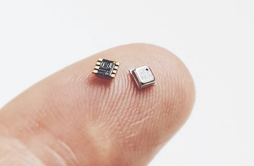 Two BME688 gas sensors on a finger